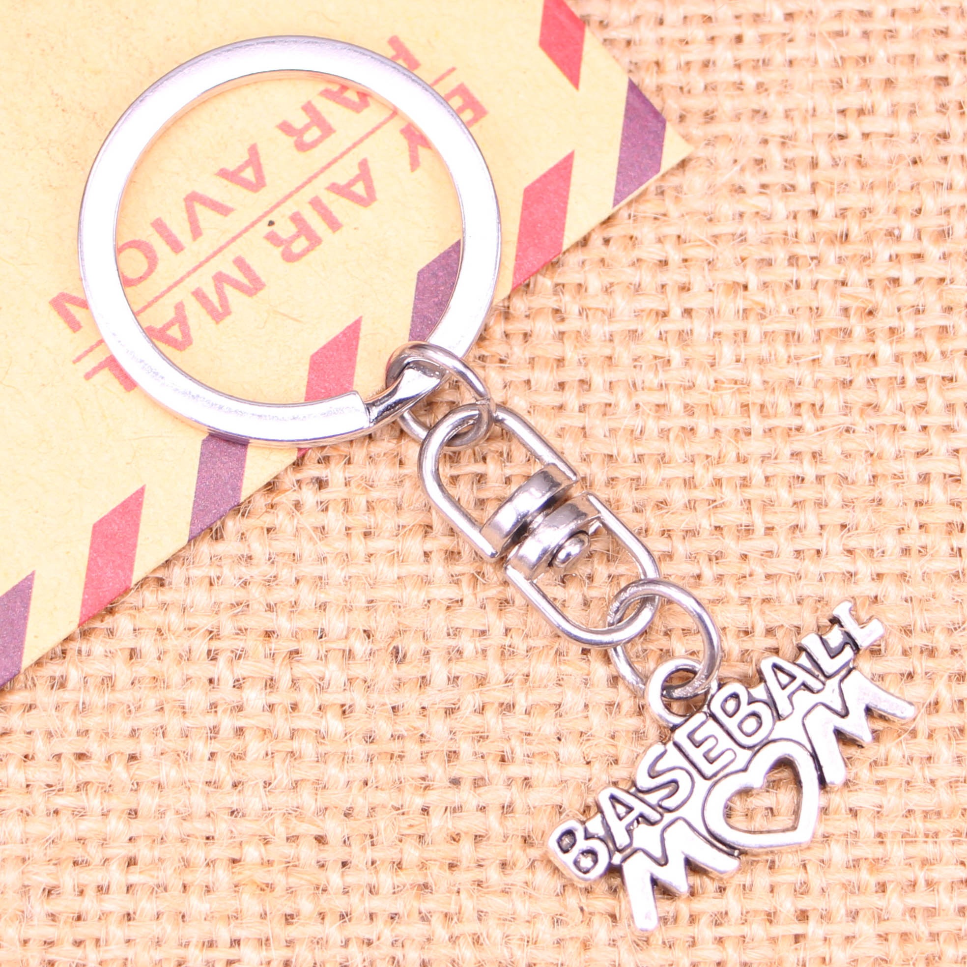 20pcs New Fashion Keychain 15x27mm baseball mom heart Pendants DIY Men Jewelry Car Key Chain Ring Holder Souvenir For Gift 20pcs New Fashion Keychain 15x27mm baseball mom heart Pendants DIY Men Jewelry Car Key Chain Ring Holder Souvenir For Gift